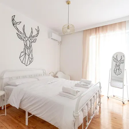 The White House Apartment *